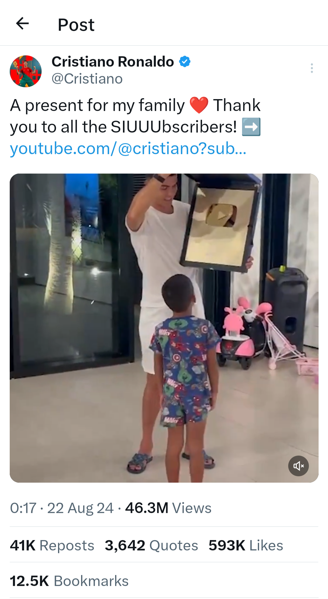 Screenshot of Ronaldo's YouTube tweet celebrating the Gold Play Button